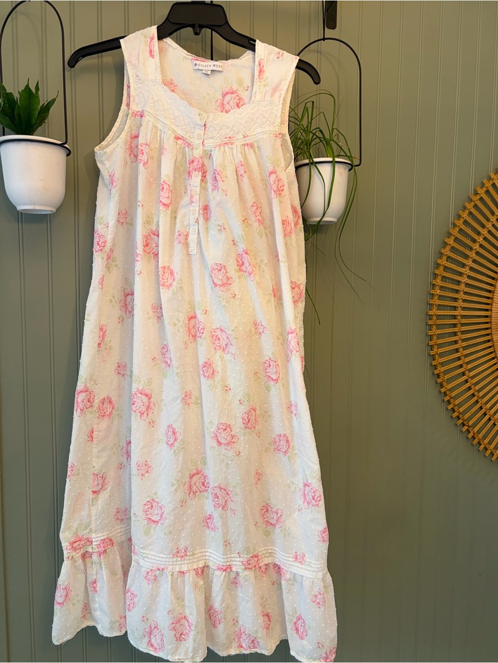 Eileen West White Ballet Nightgown with Pink Rose Print great condition Medium